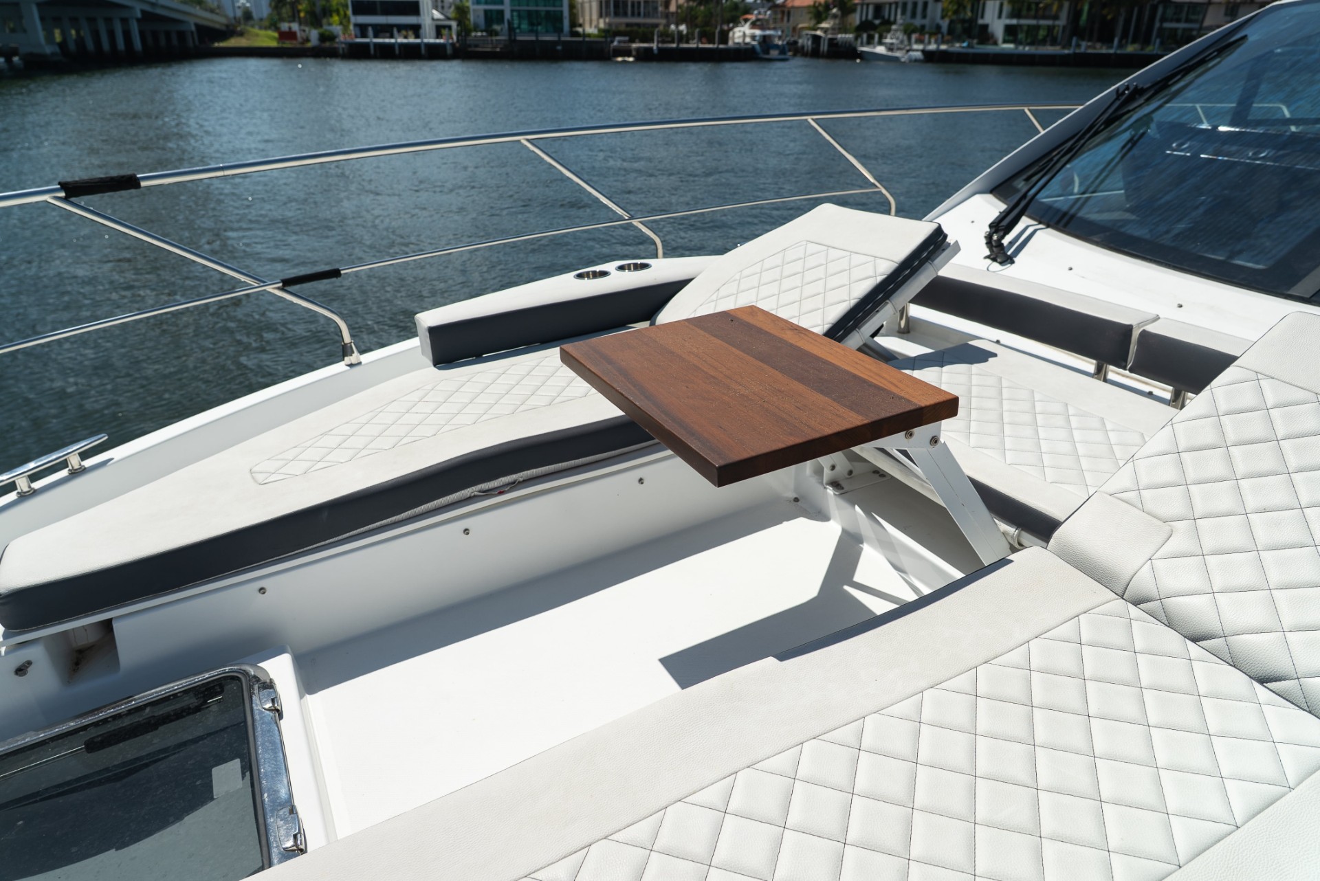 Yacht Photo 23